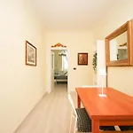 Rafael House By Ghor Apartmán